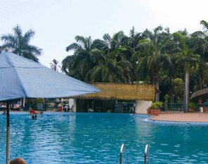 Shangri-La Hotel - Swimming Pool